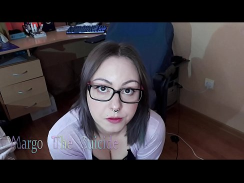 ❤️ Sexy holka s brýlemi kouří dildo hluboko na kameru ️ Šukání u nás ❤