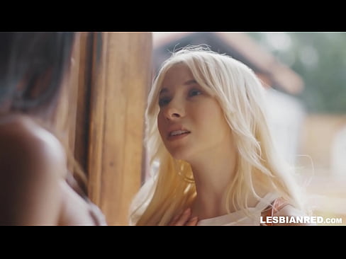 ❤️ Dívka se po několika měsících vrátí domů a skončí u lízání kundy své nevlastní matky ️ Šukání u nás ❤
